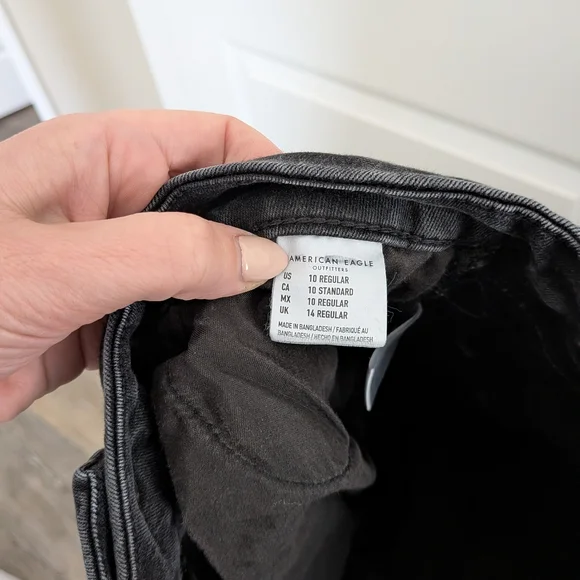 Black High-Waist Women’s Jeans - Picture 4 of 4